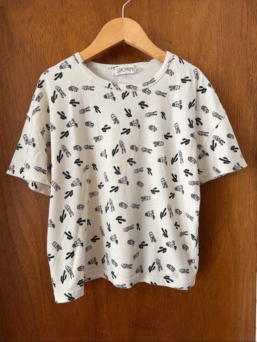 Siaomimi Cream Tee with Black Cactus Motif